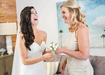 Salon or Mobile Hair Stylist? Choose the Perfect Option for Your Wedding!
